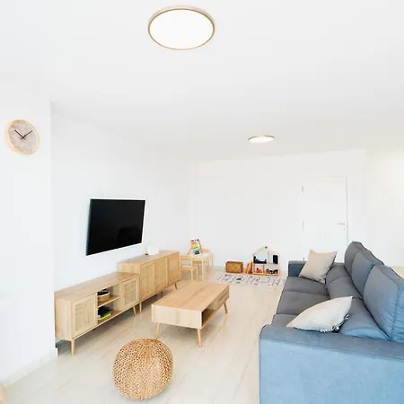 Spacious With Large Terrace In Amarilla Golf דירה *