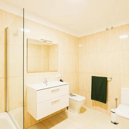 Spacious With Large Terrace In Amarilla Golf דירה