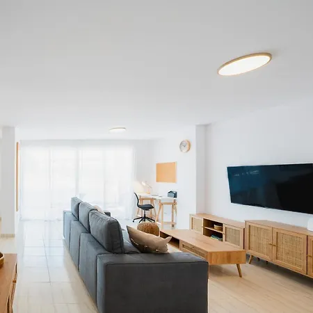 Spacious With Large Terrace In Amarilla Golf דירה *